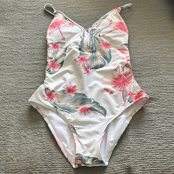 Roxy Other - Floral Women’s One Piece Swimsuit with matching shorts and jacket.